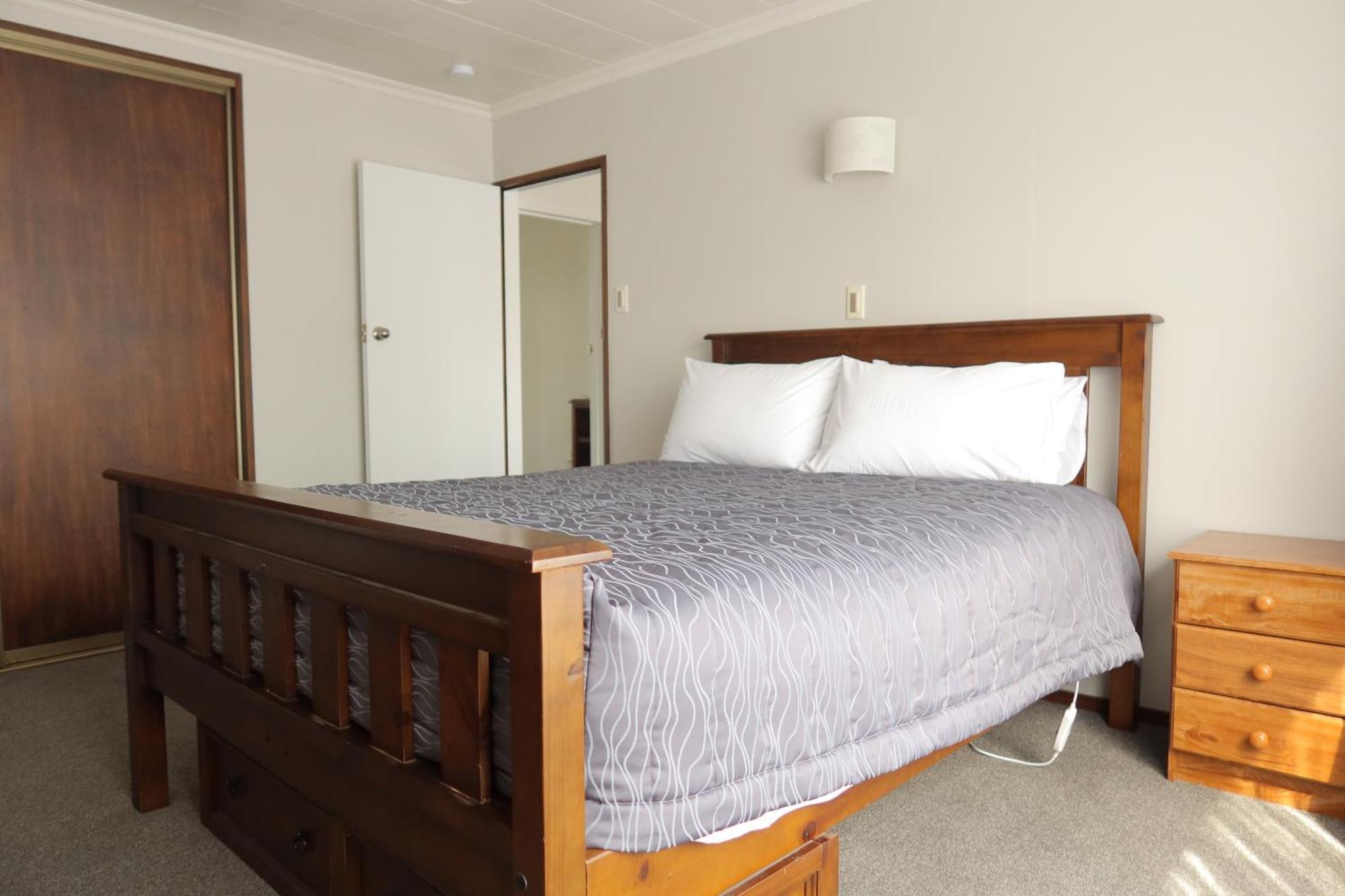 Colonial Motel 4*