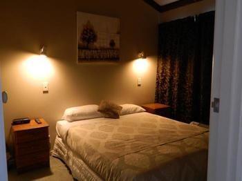 Colonial Motel 4*