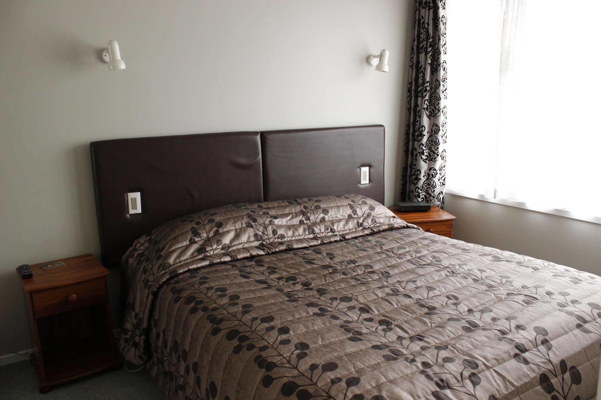Colonial Motel 4*