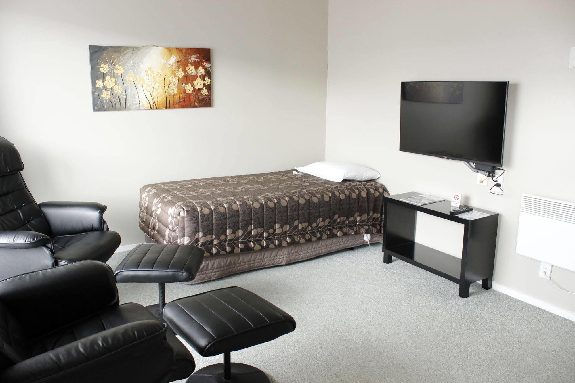 Colonial 4*